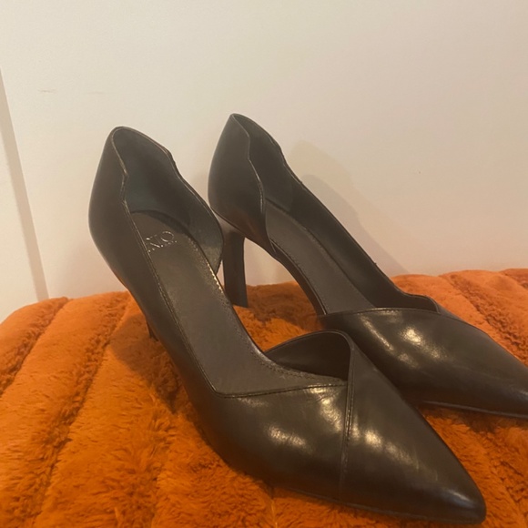 Franco Sarto Leather Pumps - Picture 2 of 5